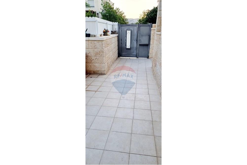 Apartment for Sale in Ma'ale Adumim - Image 5