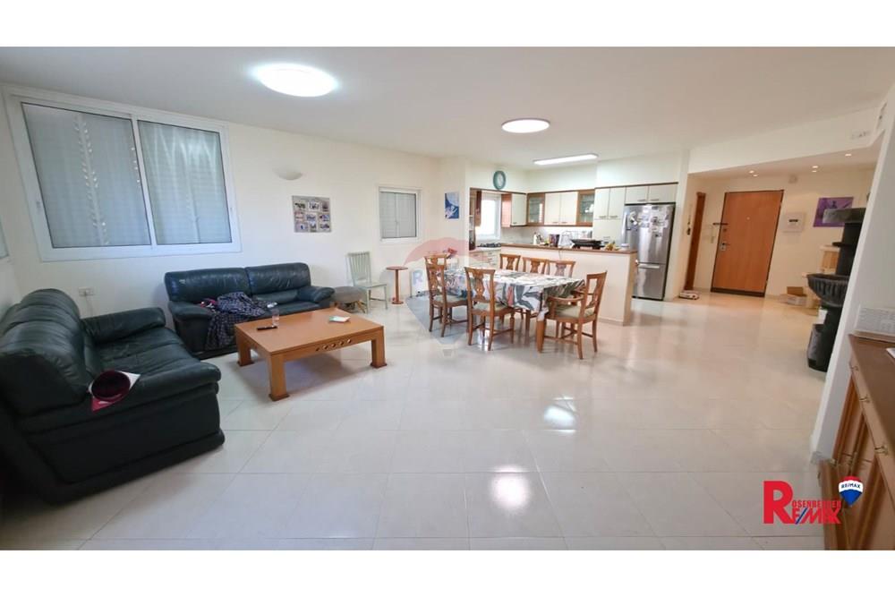 Apartment for Sale in Rishon LeZion - Image 3