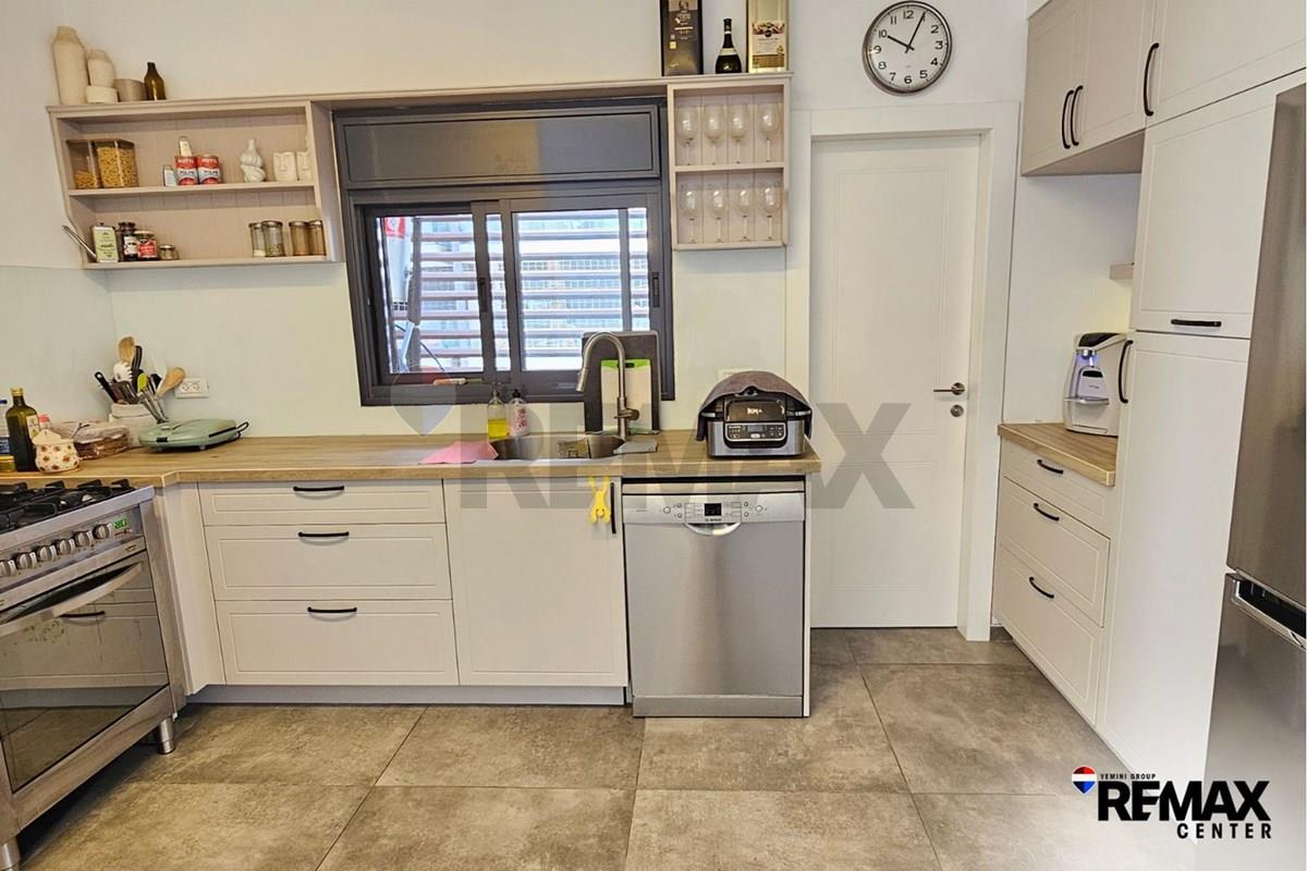 Apartment for Sale in Holon - Image 6