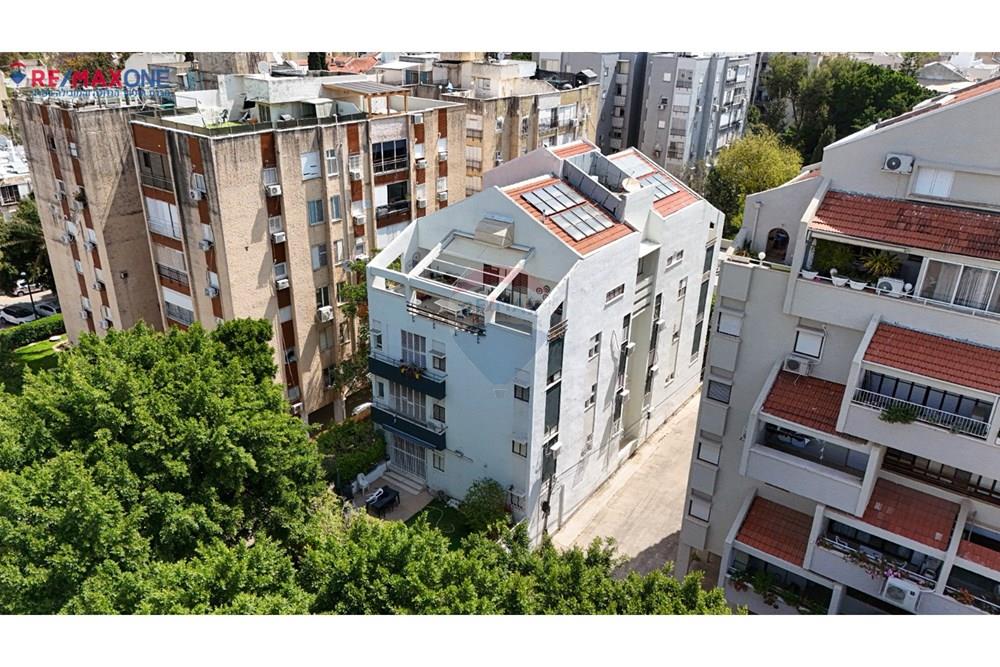 Apartment for Sale in Kfar Saba - Image 2