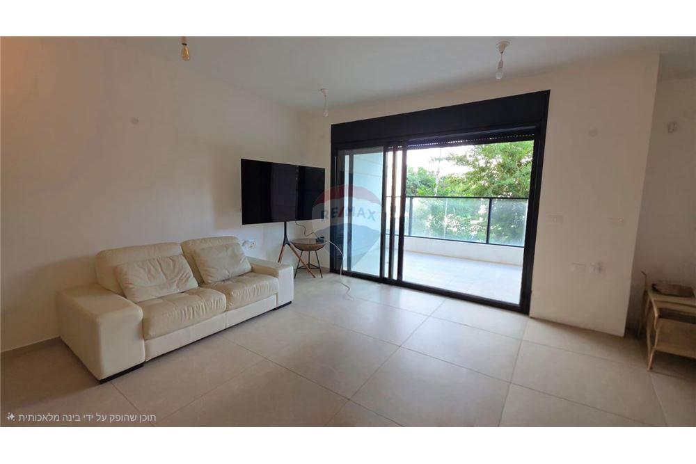Apartment for Sale in Tel Aviv - Image 2