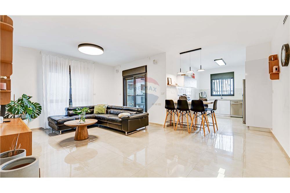 Apartment for Sale in Or Yehuda - Image 2