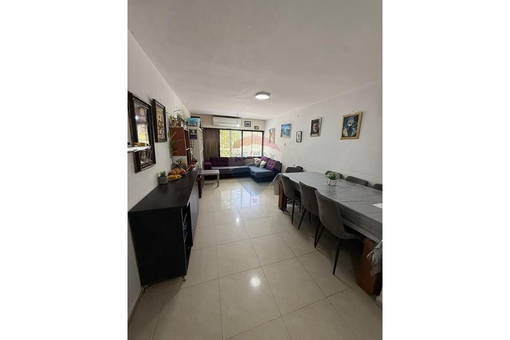 Apartment for Sale in Rehovot - Image 1