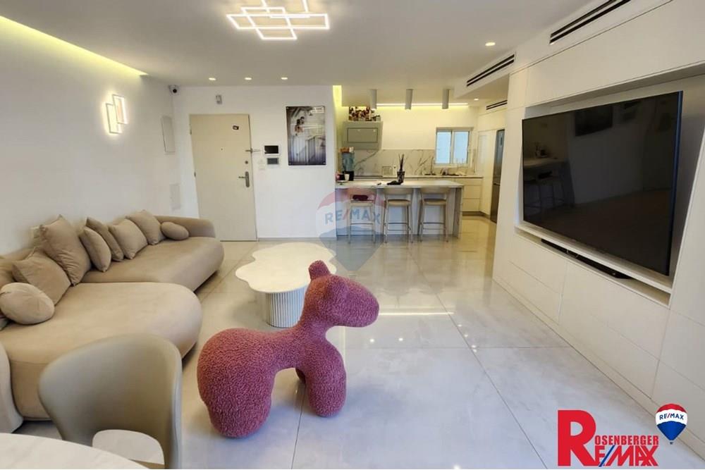 Apartment for Sale in Holon - Image 2
