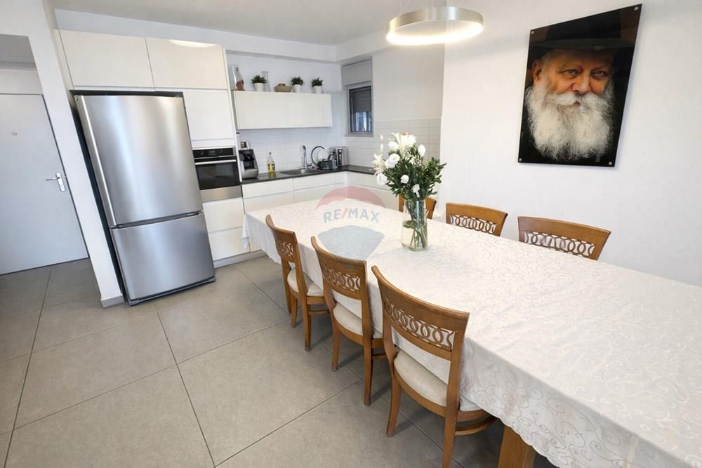 Apartment for Sale in Yehud - Image 2