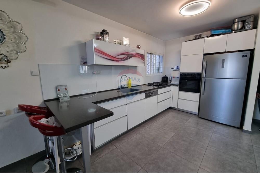 Apartment for Sale in קרית גת - Image 2