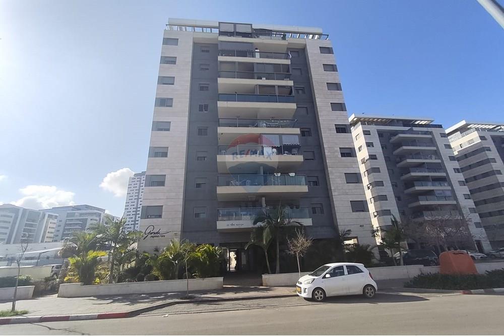 Apartment for Sale in קרית גת - Image 1