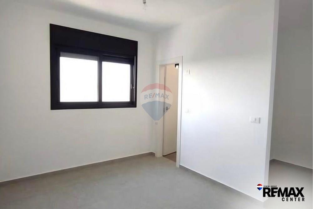 Apartment for Sale in Rishon LeZion - Image 4