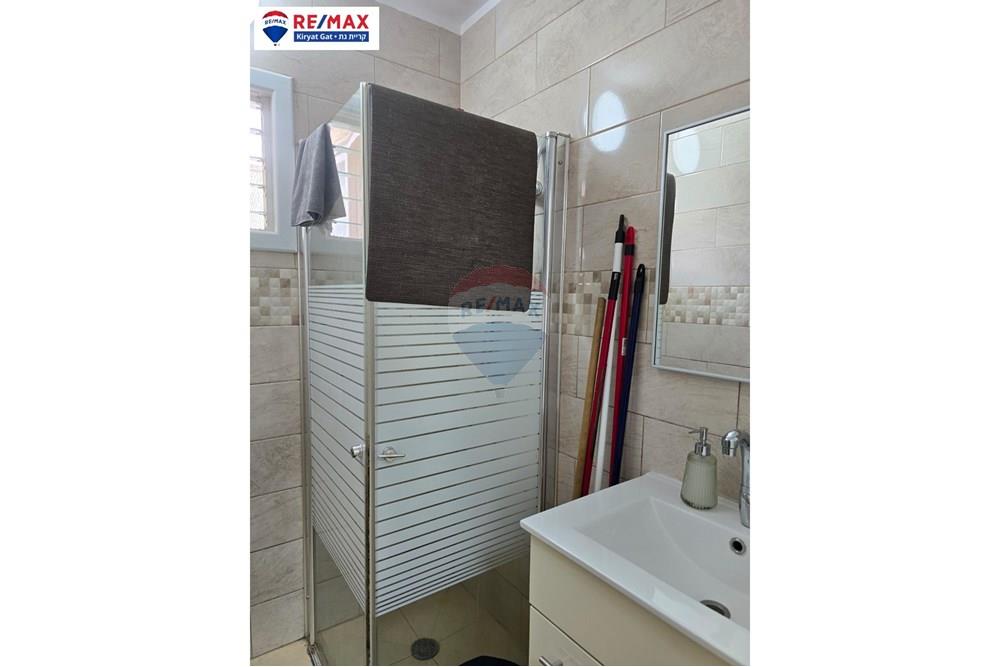 Apartment for Sale in קרית גת - Image 2