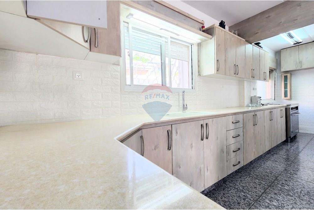Apartment for Sale in מעלות - Image 3
