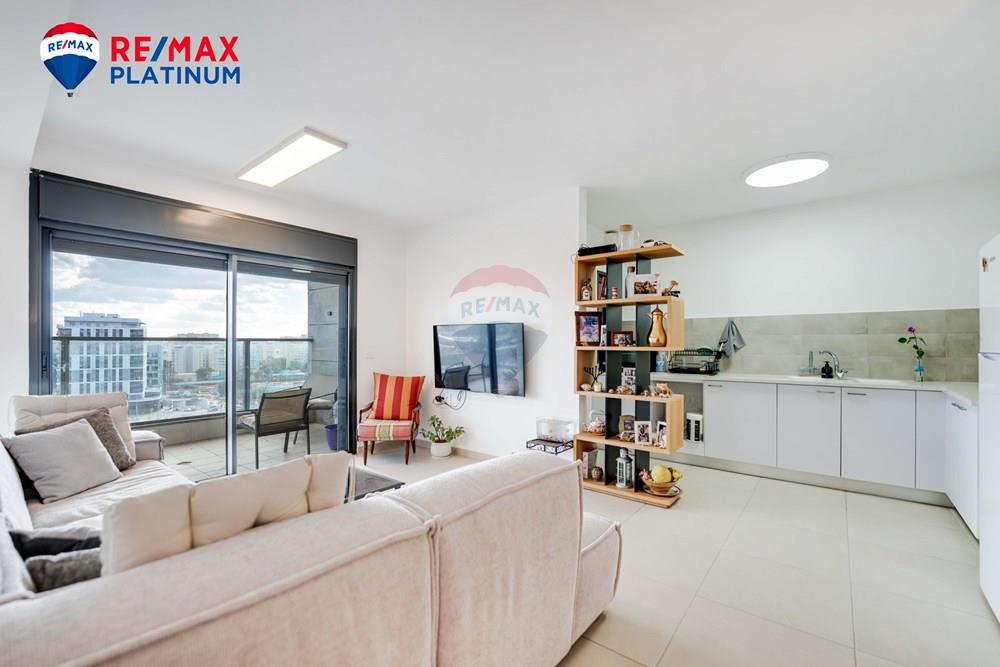 Apartment for Sale in Or Yehuda - Image 1