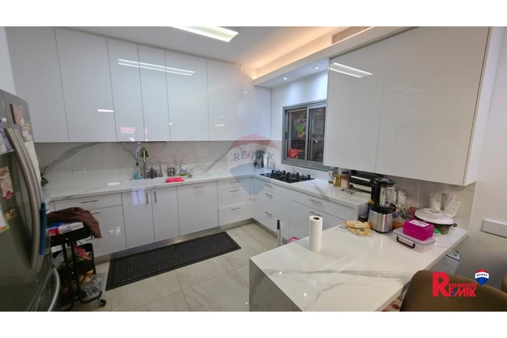 Apartment for Sale in Holon - Image 3