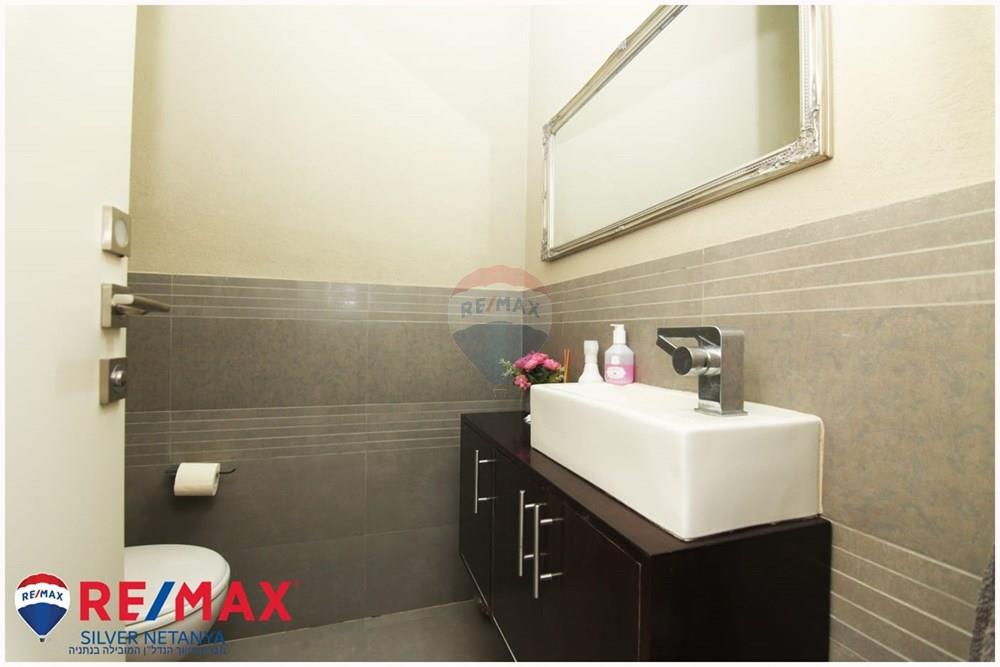 Apartment for Sale in Hadera - Image 7