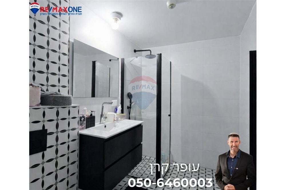 Apartment for Sale in Ra'anana - Image 6