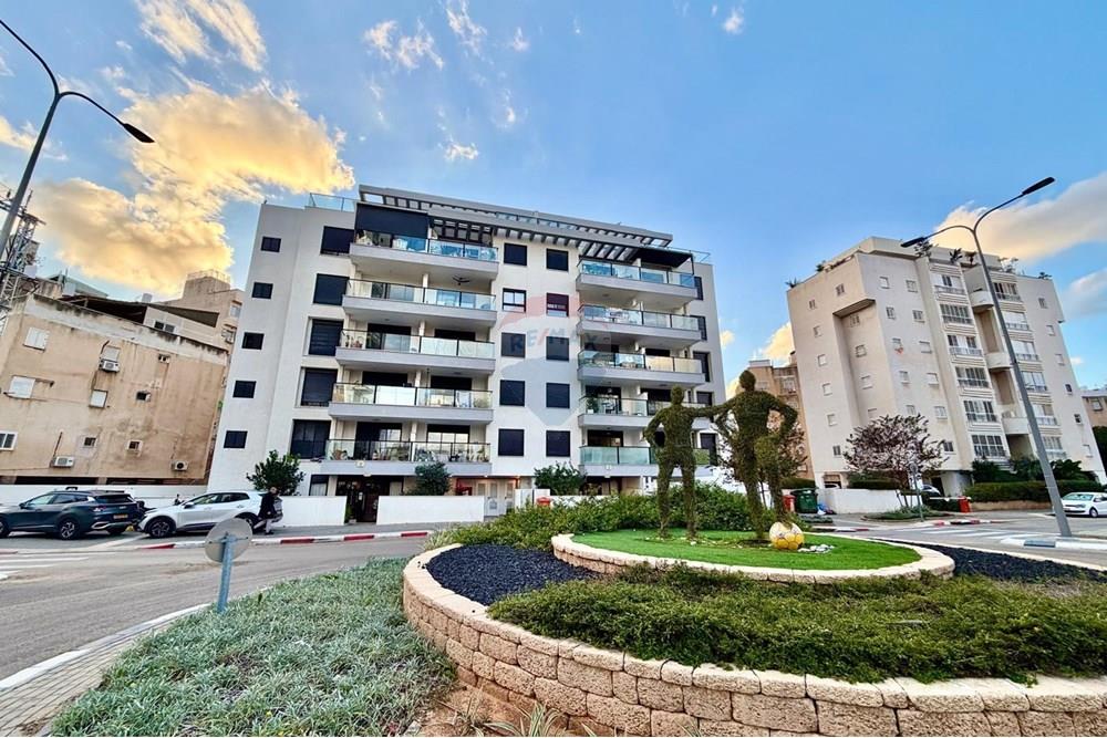 Apartment for Sale in Netanya - Image 1