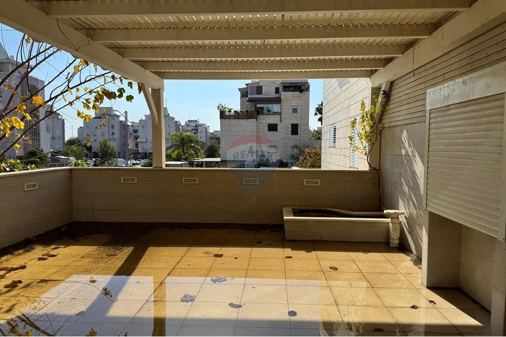 Apartment for Sale in Rishon LeZion - Image 2