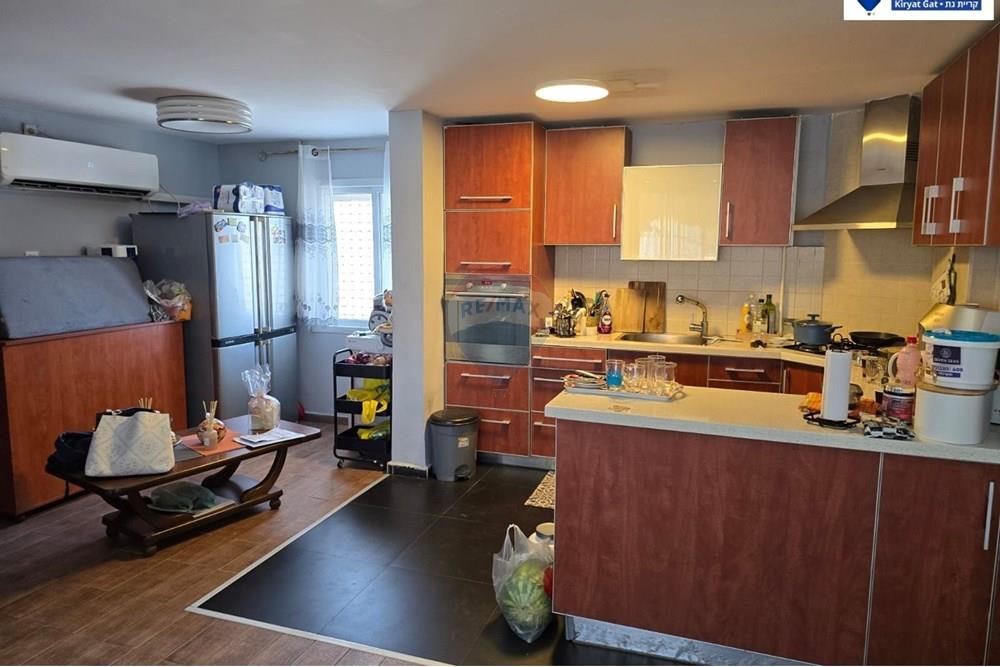 Apartment for Sale in קרית גת - Image 4