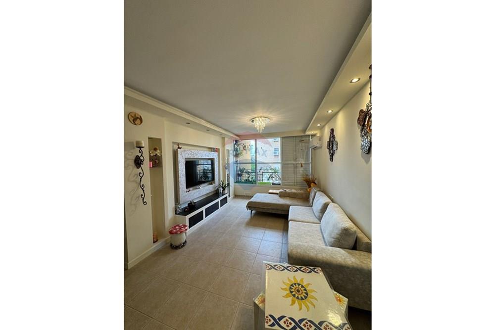 Apartment for Sale in Rishon LeZion - Image 1