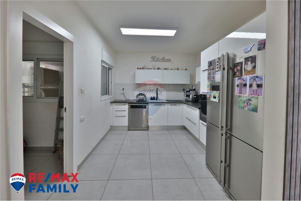 Apartment for Sale in Kiryat Yam - Image 3