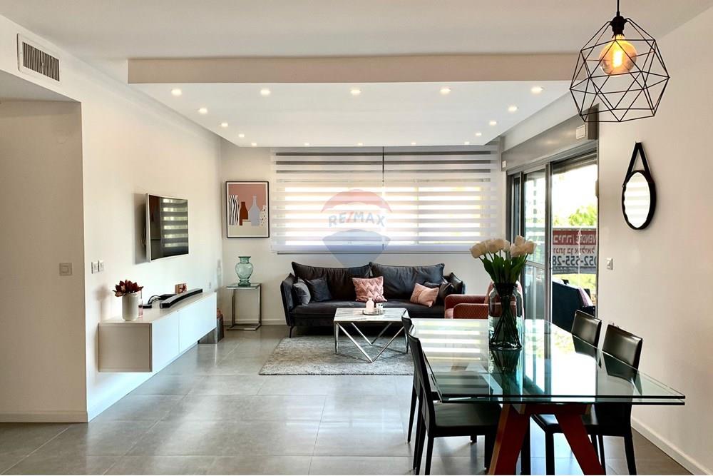 Apartment for Sale in Netanya - Image 2