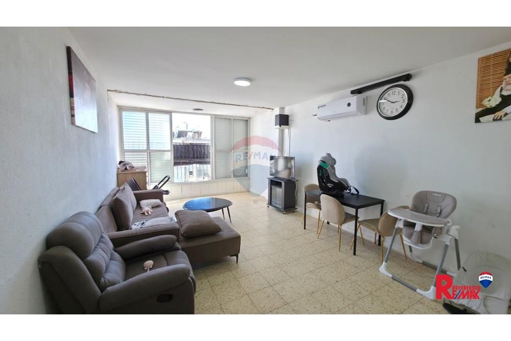 Apartment for Sale in Bat Yam - Image 1
