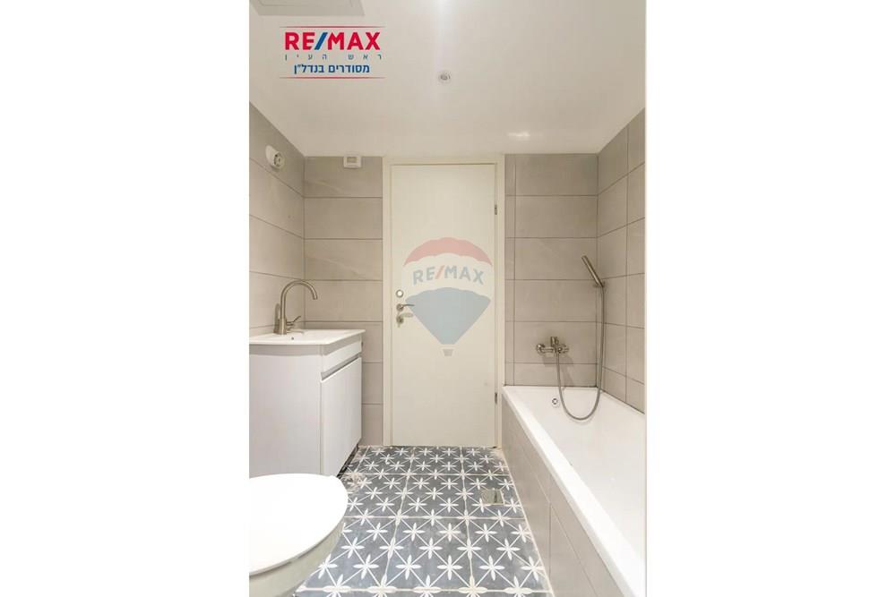 Apartment for Sale in ראש העין - Image 3
