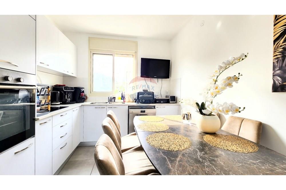 Apartment for Sale in מעלות - Image 2