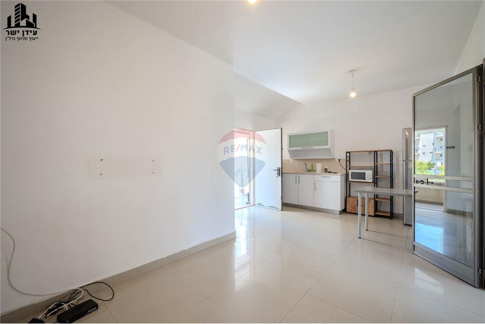 Condo for Sale in Tel Aviv - Image 3
