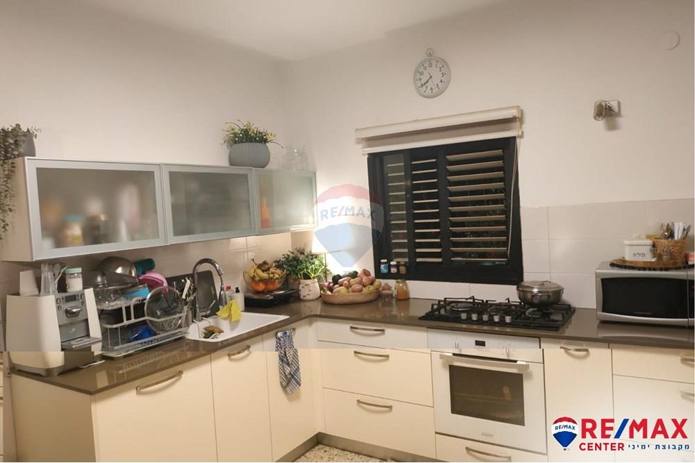 Apartment for Sale in Holon - Image 1