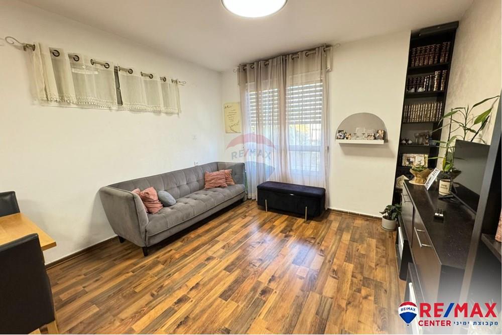 Apartment for Sale in Rishon LeZion - Image 1