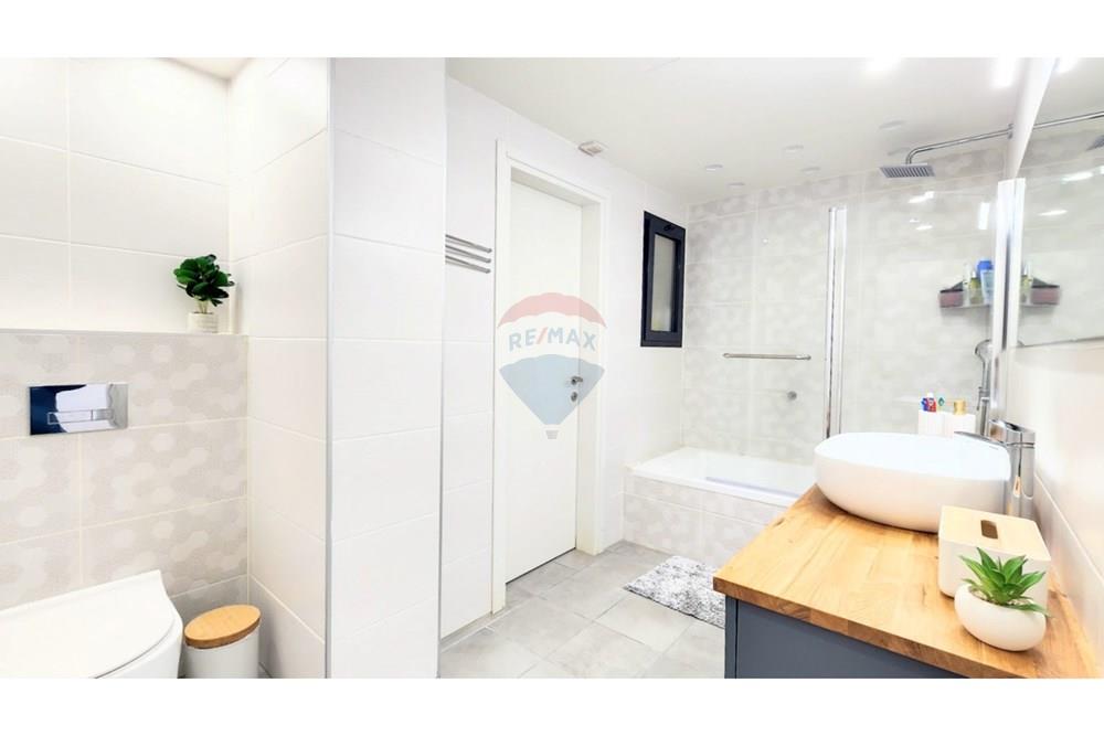 Apartment for Sale in מעלות - Image 5