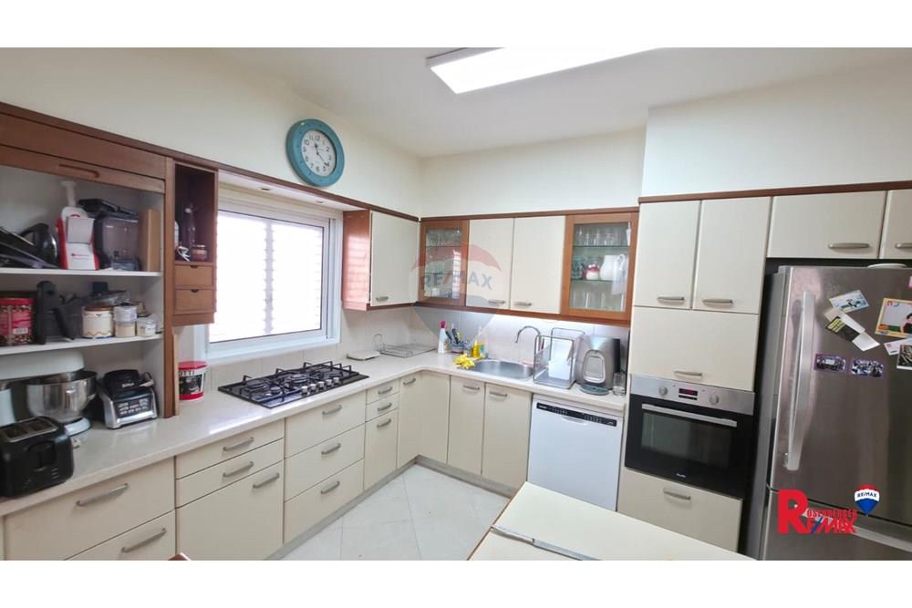 Apartment for Sale in Rishon LeZion - Image 5