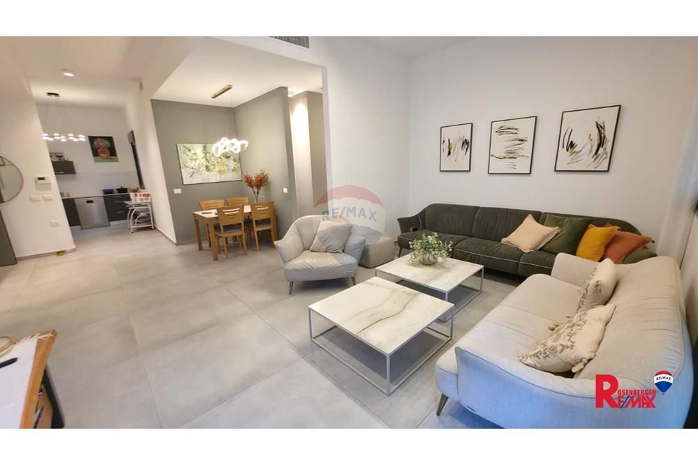 Apartment for Sale in Rishon LeZion - Image 2