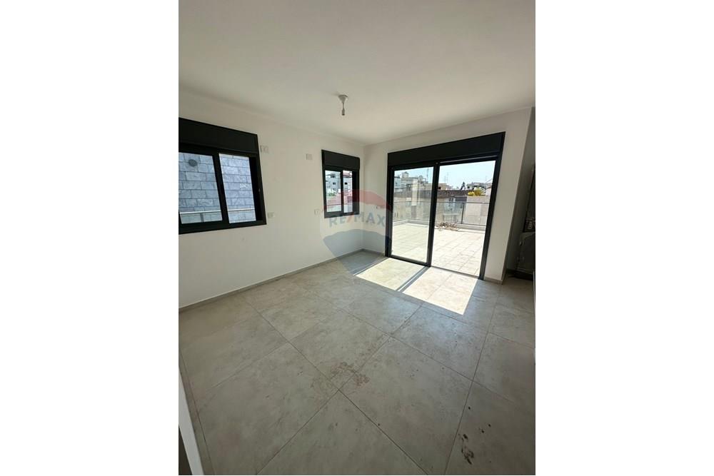 Apartment for Sale in Rishon LeZion - Image 4