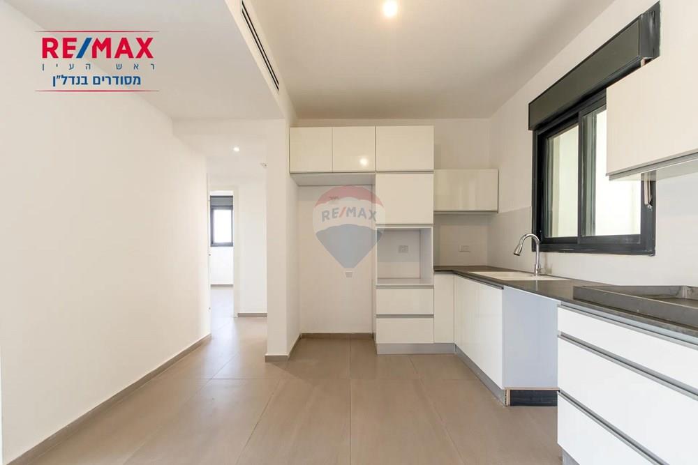 Apartment for Sale in ראש העין - Image 1