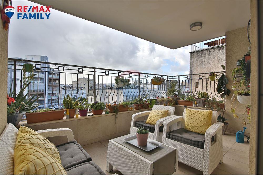 Apartment for Sale in קרית מוצקין - Image 4