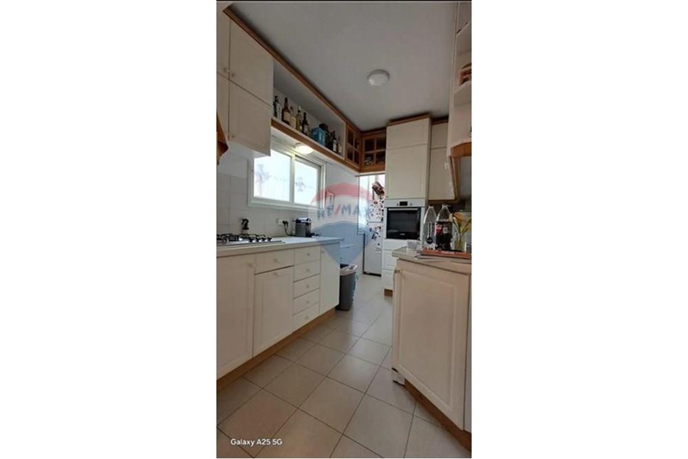 Apartment for Sale in Tel Aviv - Image 3