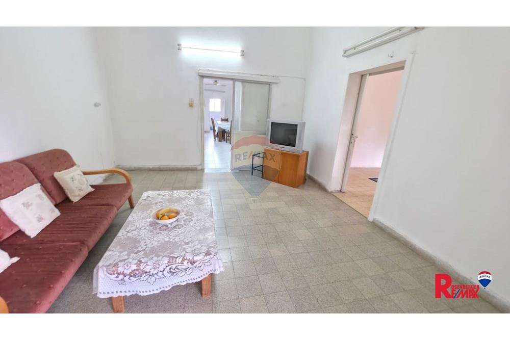 Apartment for Sale in אזור - Image 5
