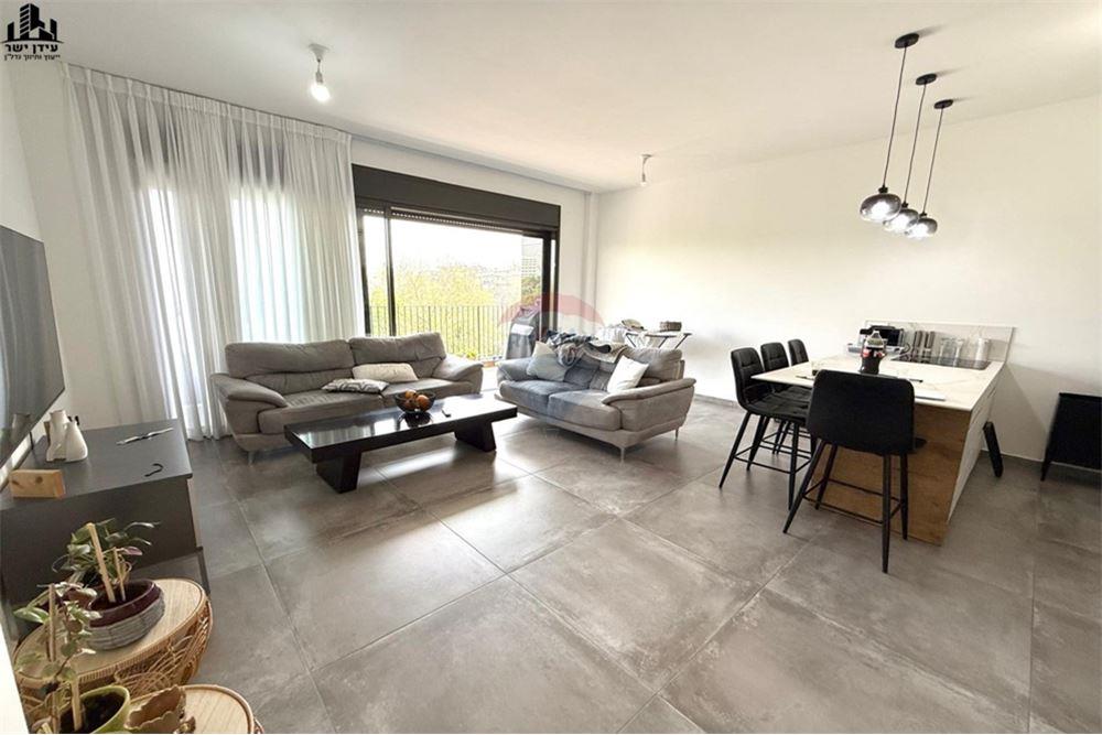 Apartment for Sale in Tel Aviv - Image 2