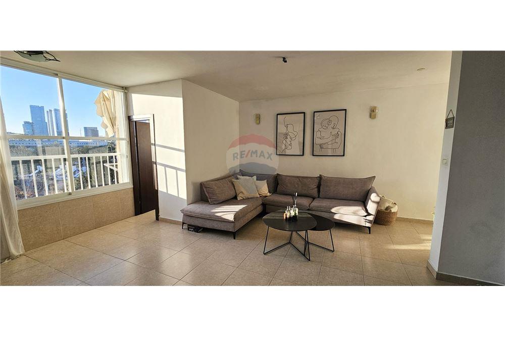 Apartment for Sale in Tel Aviv - Image 3