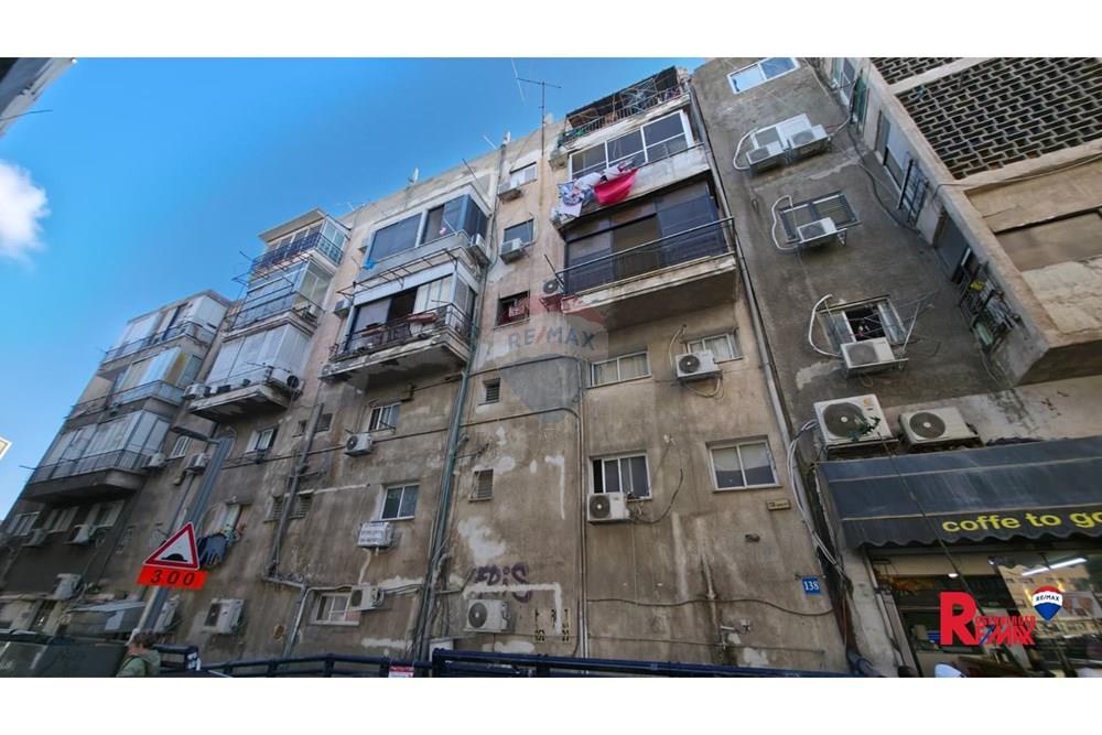 Apartment for Sale in Tel Aviv - Image 1