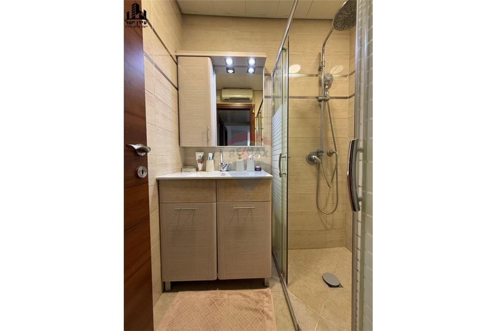 Apartment for Sale in Tel Aviv - Image 7
