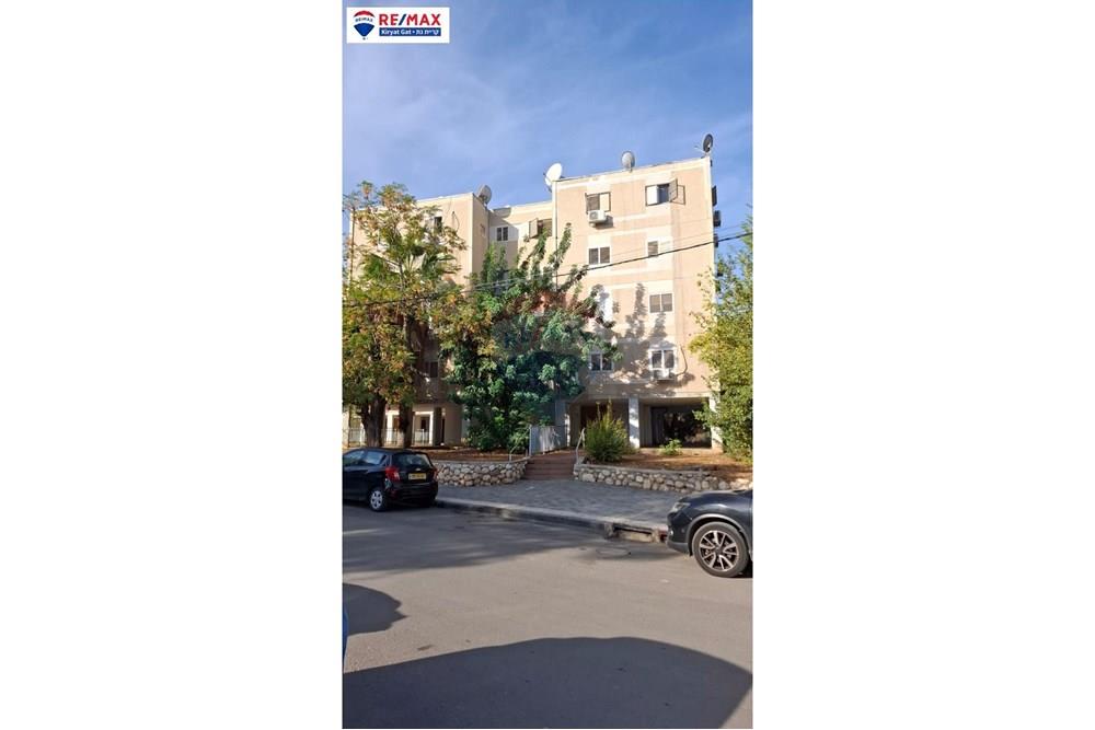 Apartment for Sale in קרית גת - Image 1