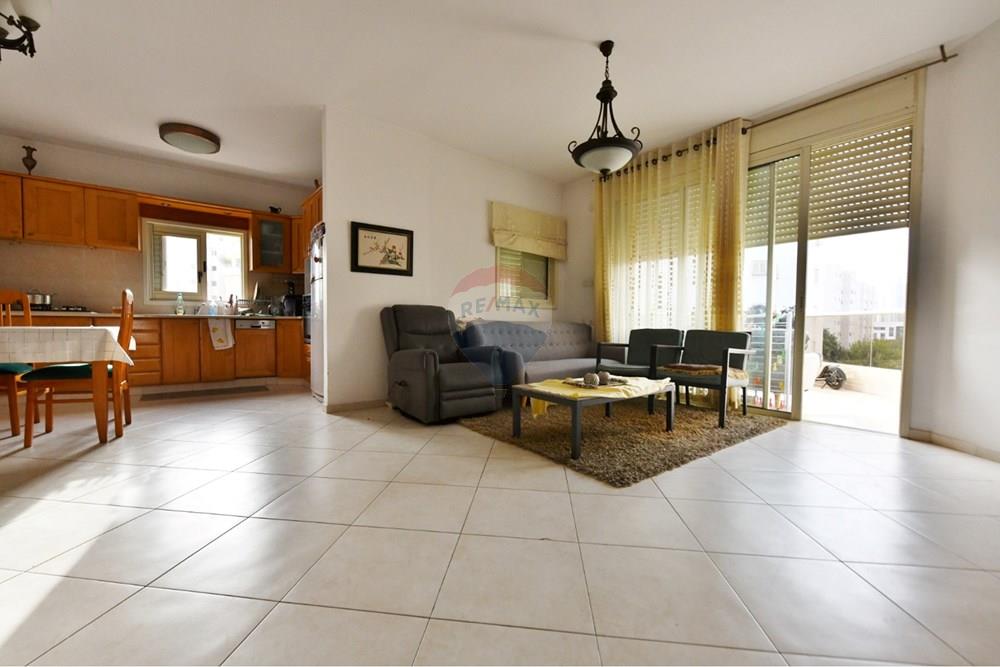 Apartment for Sale in Holon - Image 1
