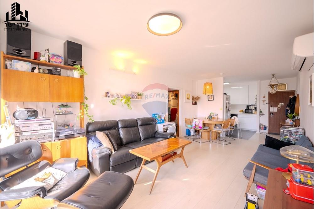 Apartment for Sale in Tel Aviv - Image 3