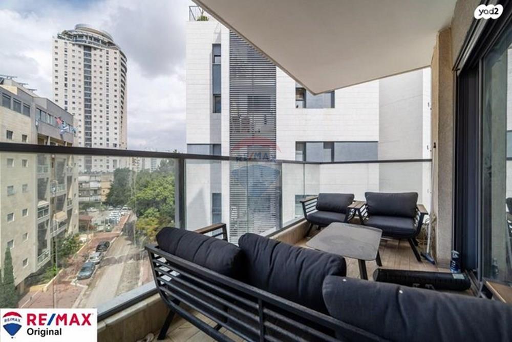 Apartment for Sale in Ramat Gan - Image 3