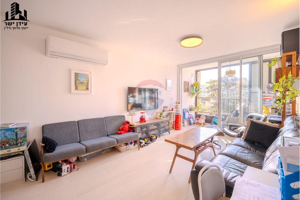Apartment for Sale in Tel Aviv - Image 2