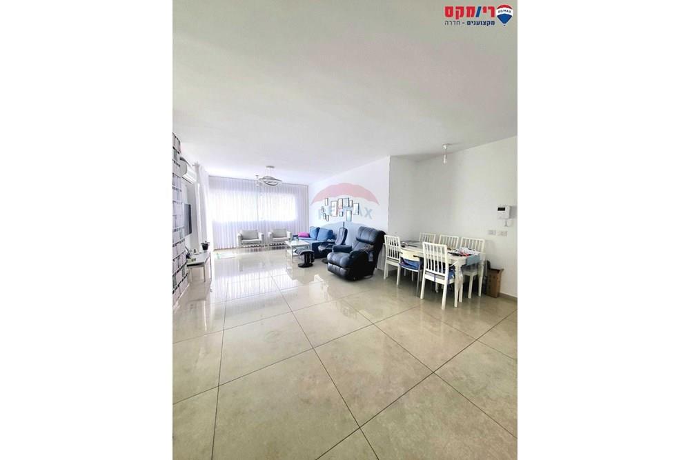 Apartment for Sale in Hadera - Image 6