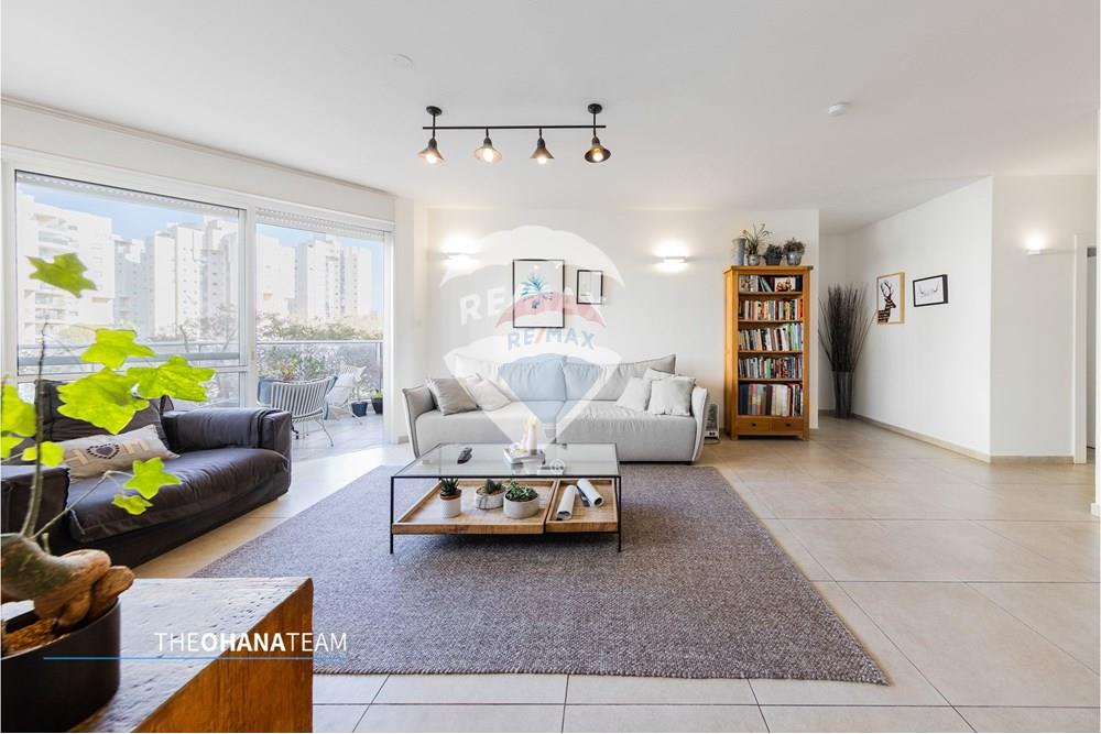 Apartment for Sale in Netanya - Image 2