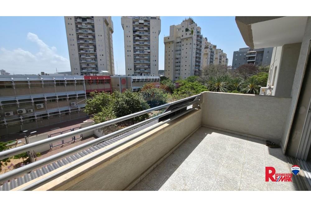 Apartment for Sale in Rishon LeZion - Image 7